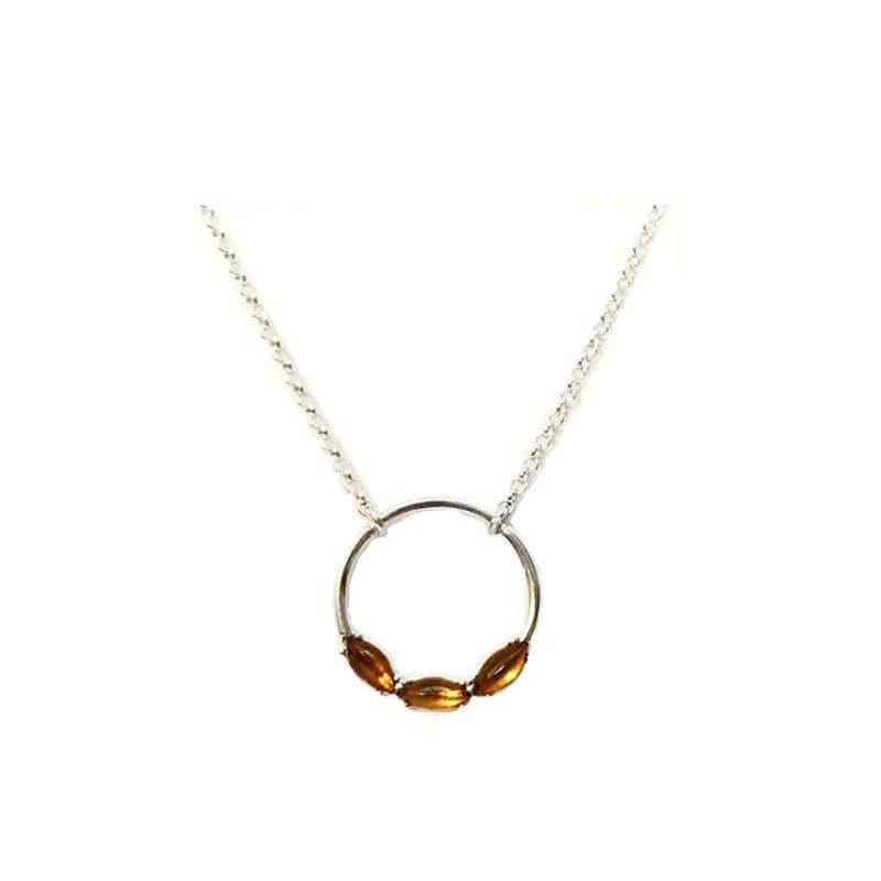 Collana in argento 925 rodiato con navetta in ambra cognac, per custodire ricordi preziosi — foto 1