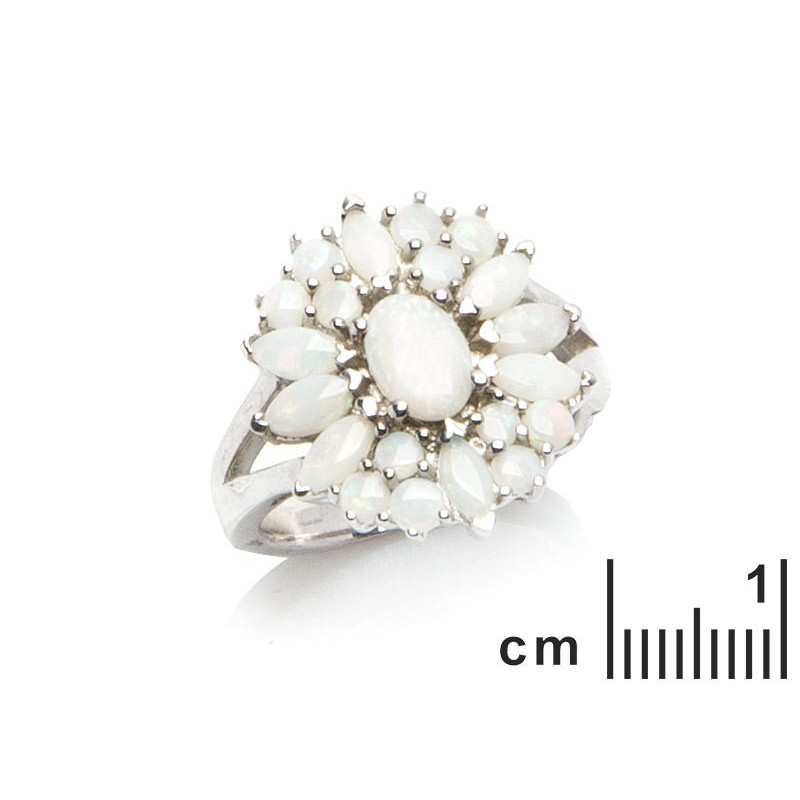 Anello in argento rodiato con opale bianco naturale, per illuminare ogni gesto — foto 2
