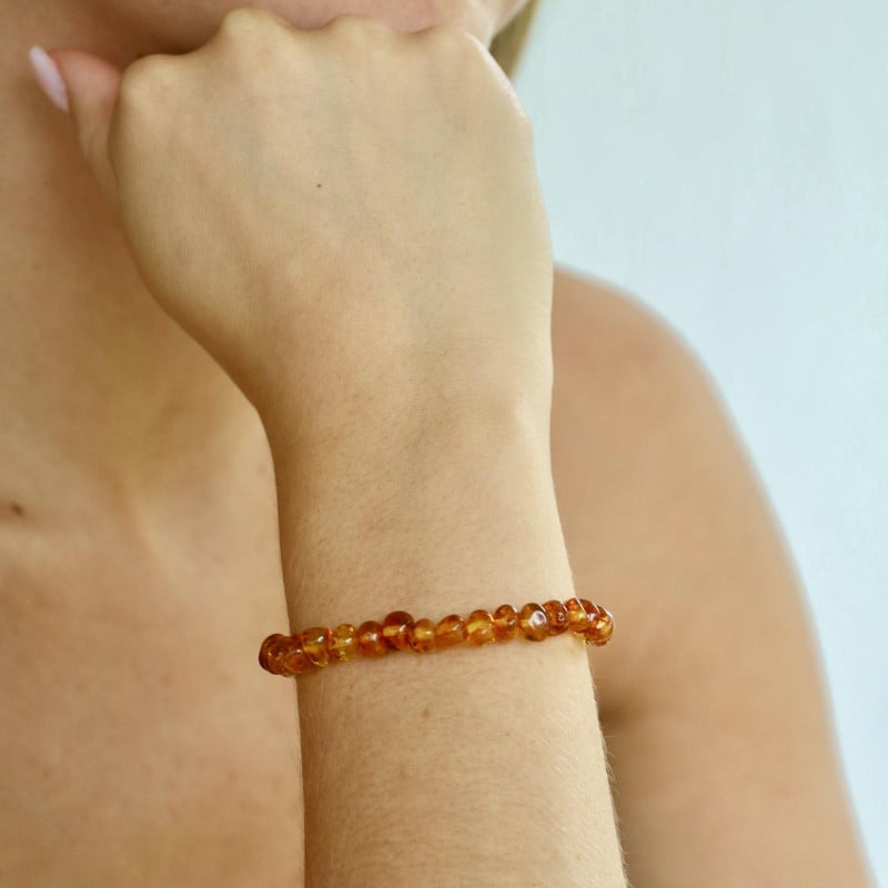 Bracciale in ambra cognac naturale del Mar Baltico, per custodire la tua luce — foto 2