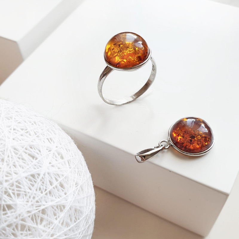 Anello tondo ambra cognac, per racchiudere il sole — foto 2