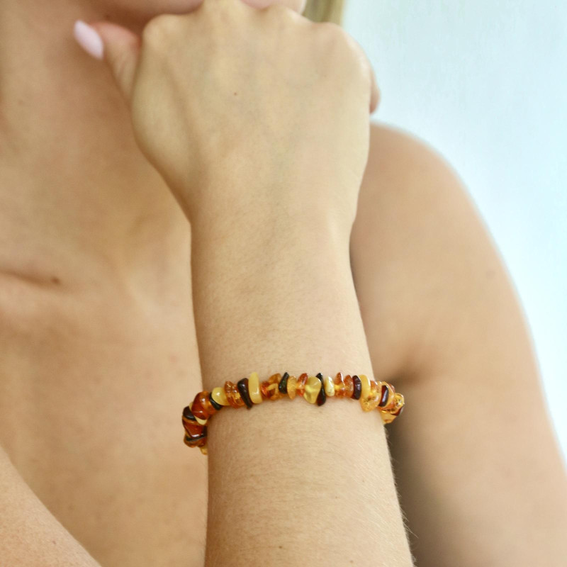 Bracciale in ambra multicolore con scaglie, per custodire la tua luce interiore — foto 3