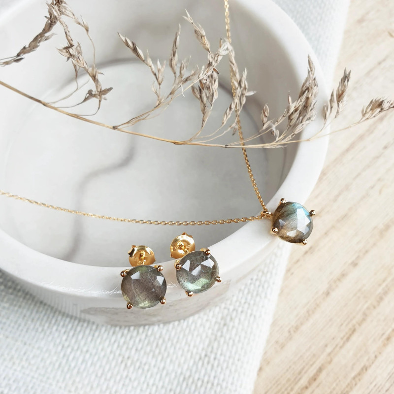 Orecchini a bottone con labradorite multicolore, per portare l'essenza della natura — foto 3