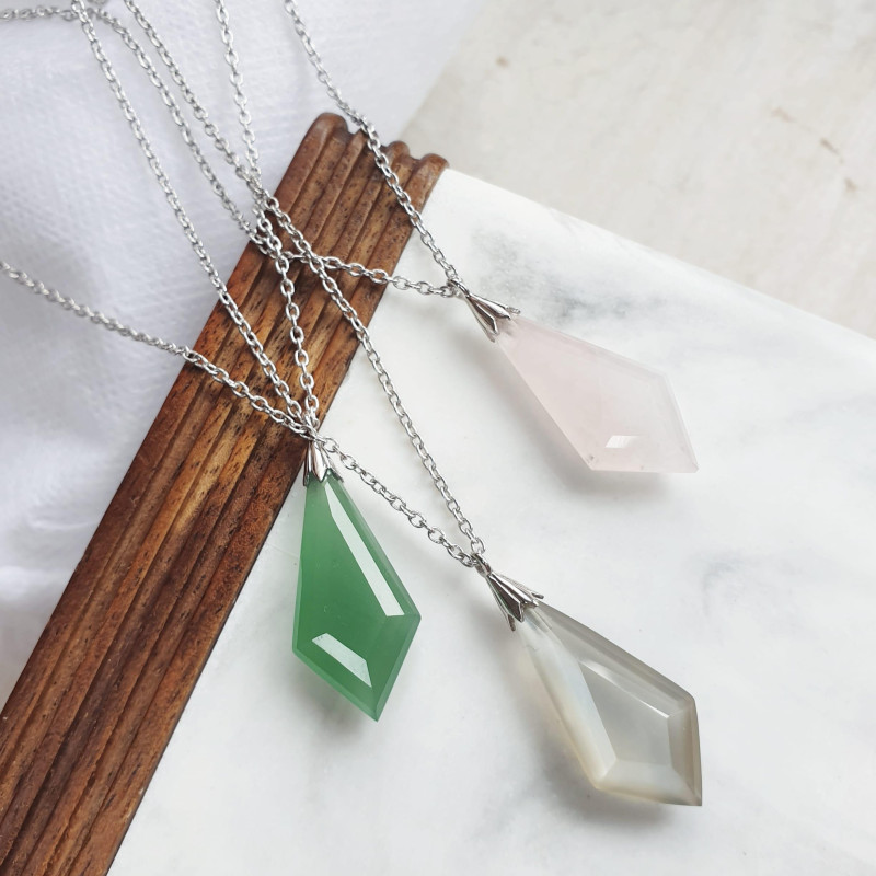 Collana goccia pietra bianca, per portare con te la luce — foto 3