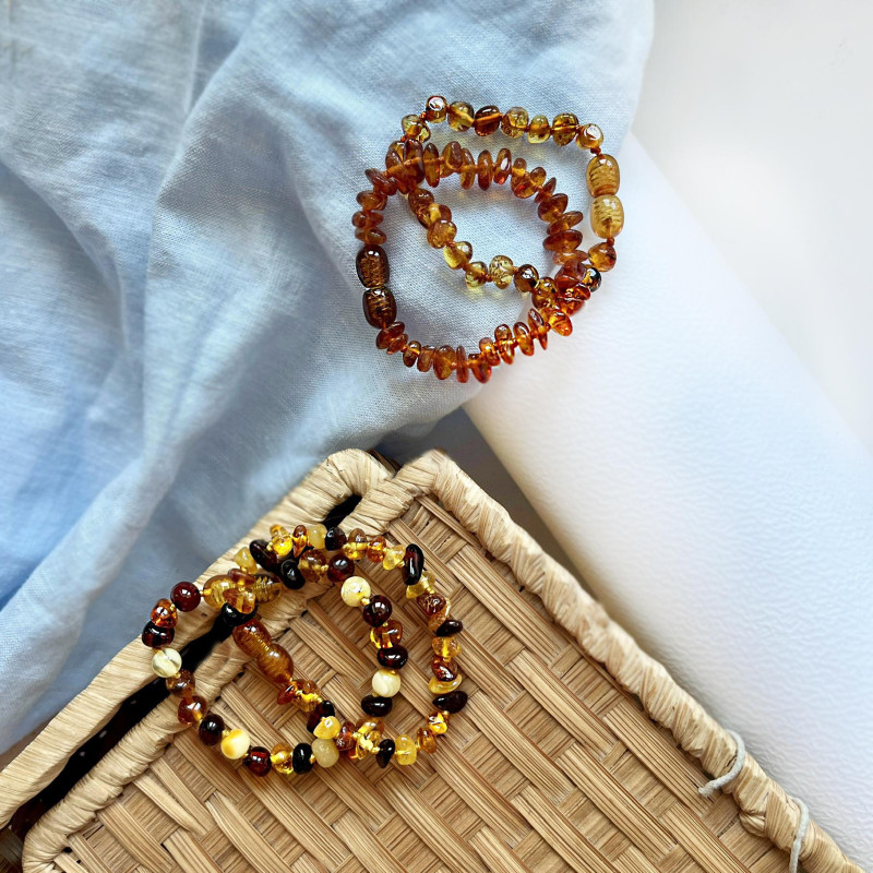 Bracciale in ambra cognac per bambini, per custodire i sogni di ogni avventura — foto 2