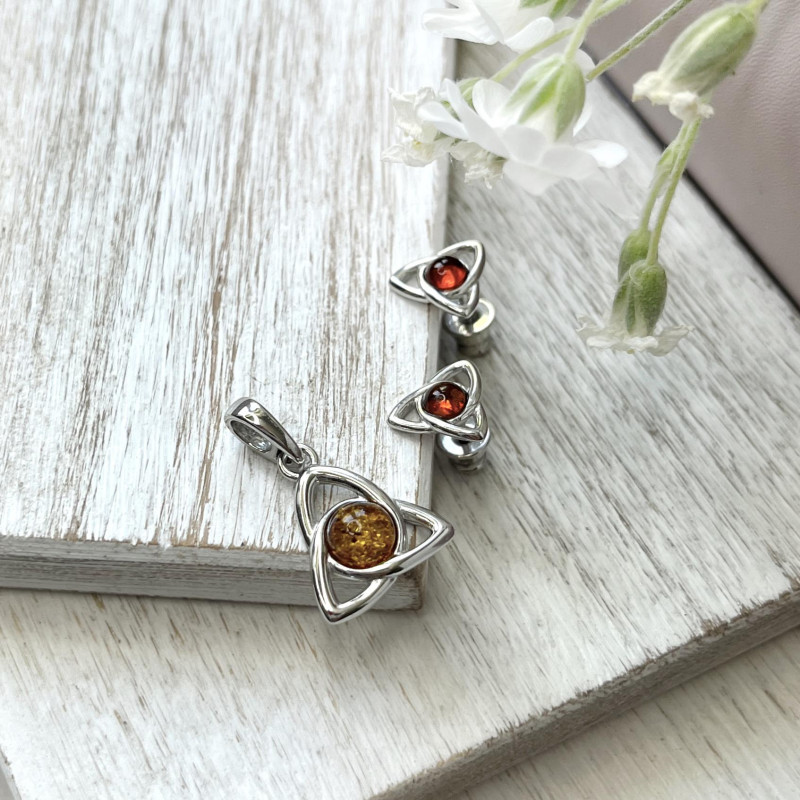 Ciondolo triquetra con ambra cognac, per condividere i momenti importanti — foto 4