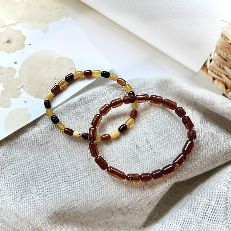 Bracciale in ambra cognac cilindrica, per custodire una luce antica — foto 3