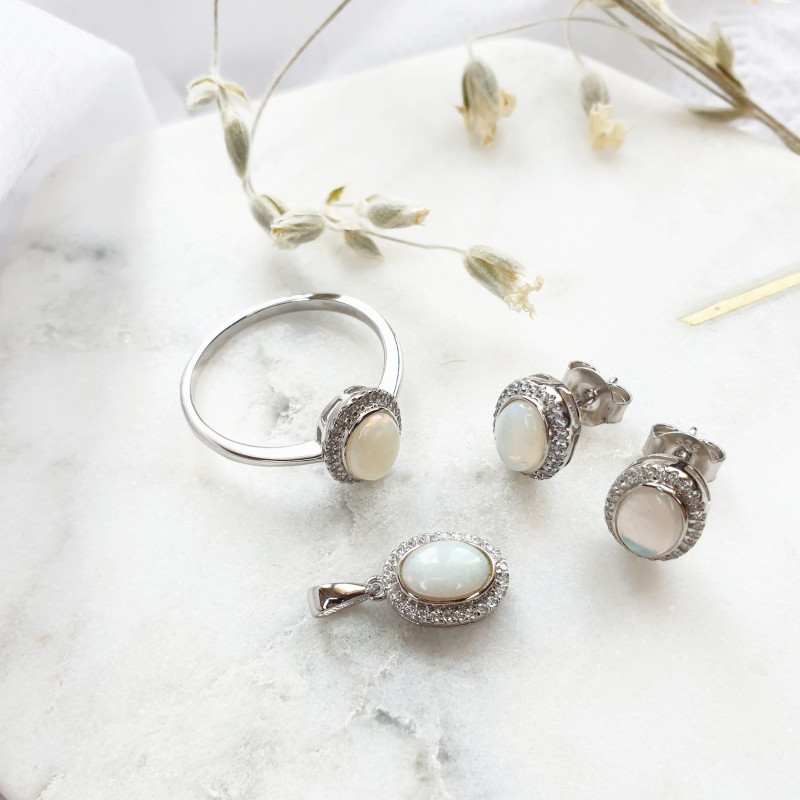 Anello opale ovale e zirconio, per preservare l'intrigo — foto 4