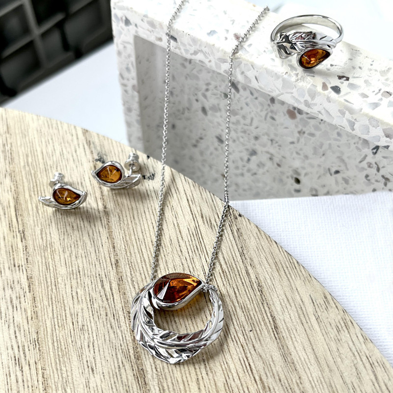 Collana in argento e ambra cognac, per illuminare ogni tuo gesto — foto 3