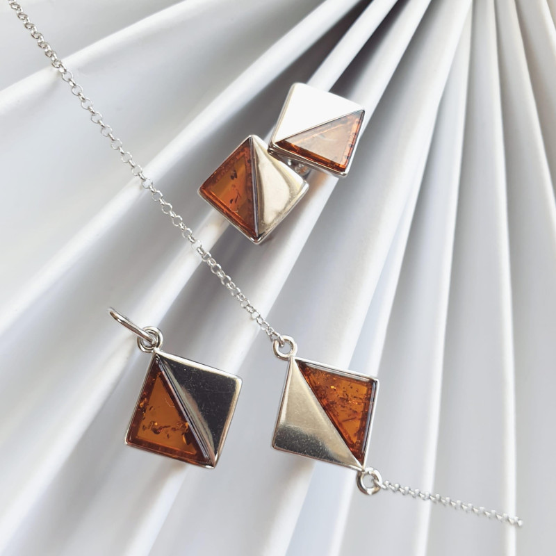 Orecchini quadrati con triangolo di ambra, per portare con te un'intenzione — foto 3