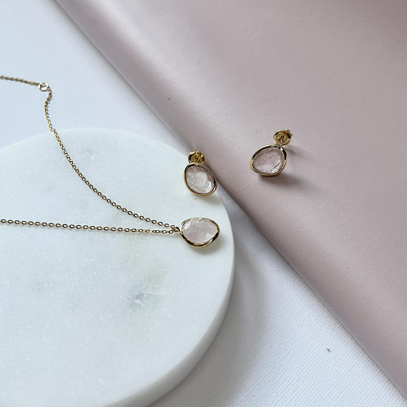 Bracciale in argento 925 dorato con quarzo rosa naturale, per accendere dolcezza nel cuore — foto 3