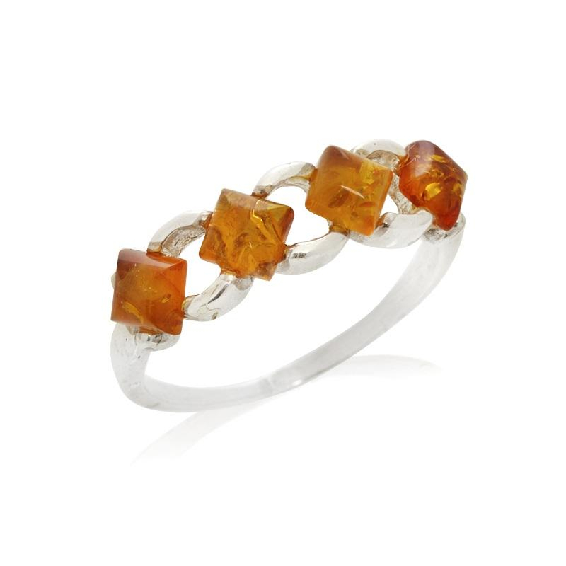Anello ambra cognac, per evocare il mare