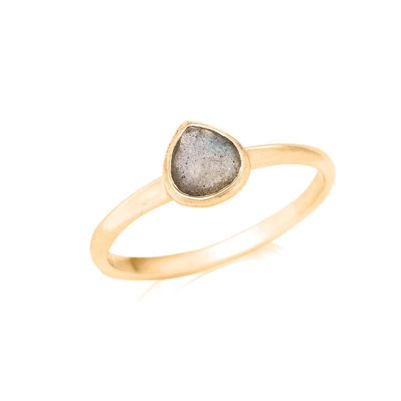 Anello cuore in labradorite 6 mm, argento placcato oro, per custodire il tuo amore — foto 1