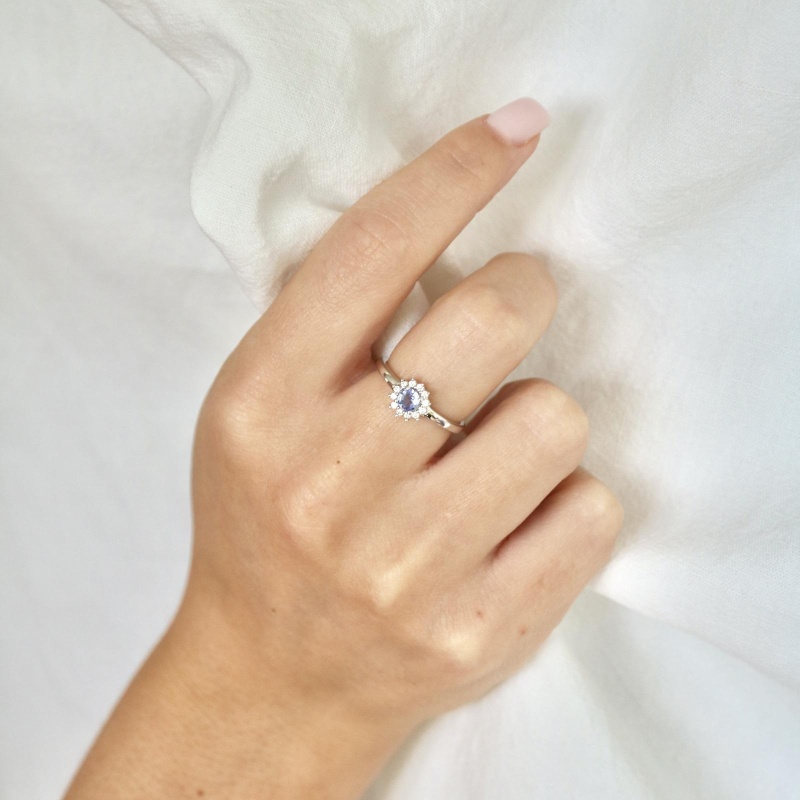 Anello in argento 925 rodiato con tanzanite, per custodire la tua luce interiore — foto 3