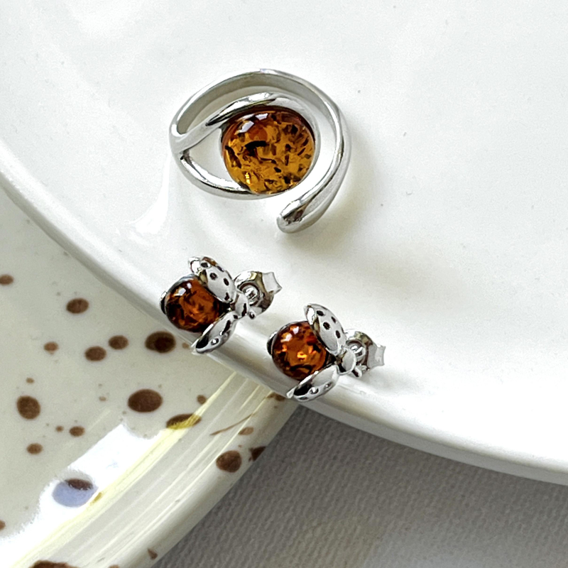 Anello ambra cognac tonda, per racchiudere i tuoi pensieri — foto 3