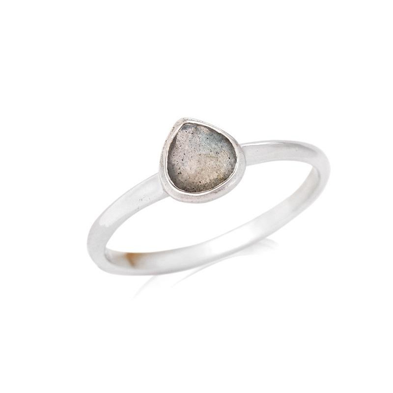 Anello a cuore in argento 925 e labradorite, per custodire un desiderio — foto 1
