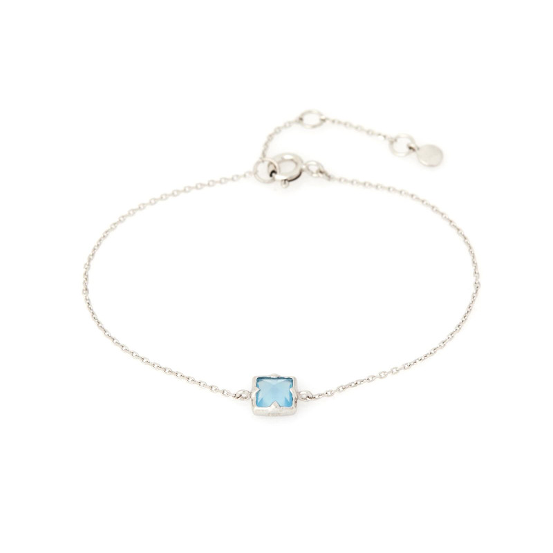 Bracciale di argento rodiato con calcedonio azzurro quadrato, per custodire la serenità — foto 1
