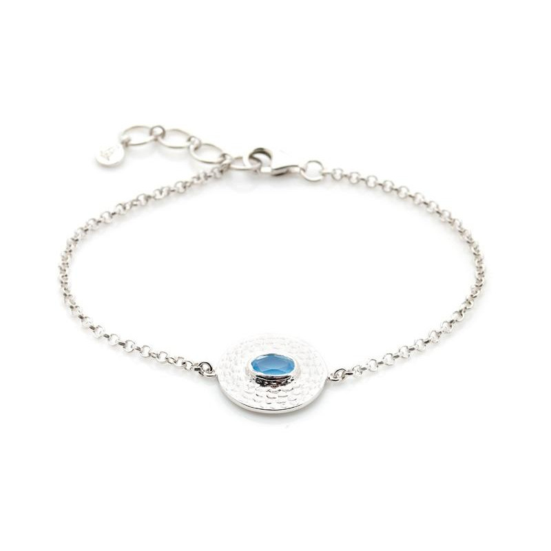 Bracciale in argento rodiato con calcedonio blu ovale, per custodire serenità — foto 1