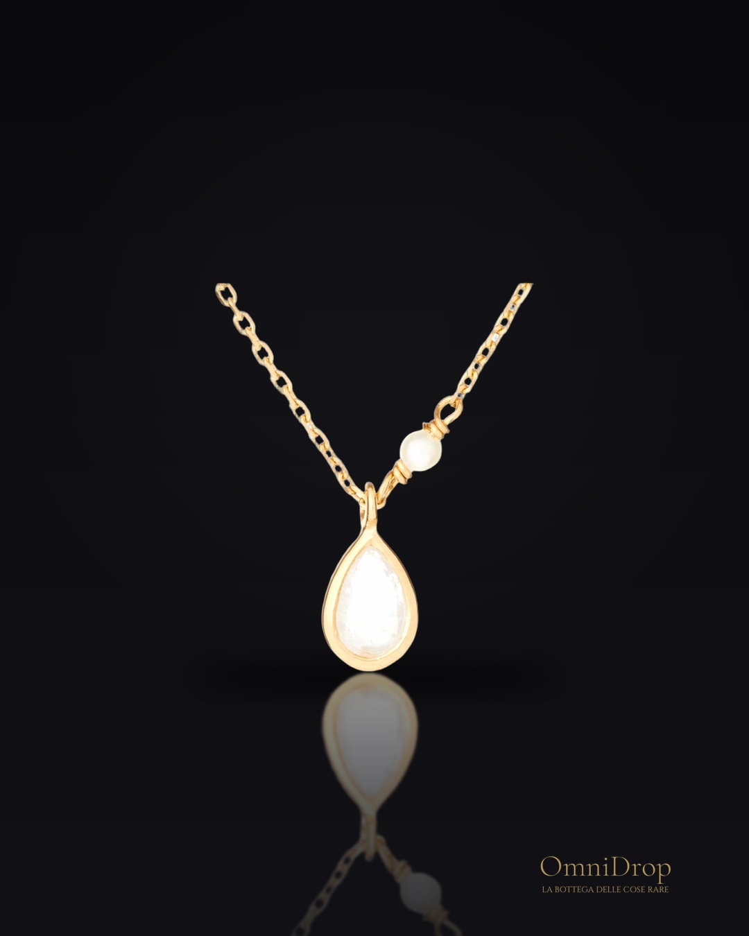 Collana di luna e perle in argento dorato, per ricordare la tua luce interiore