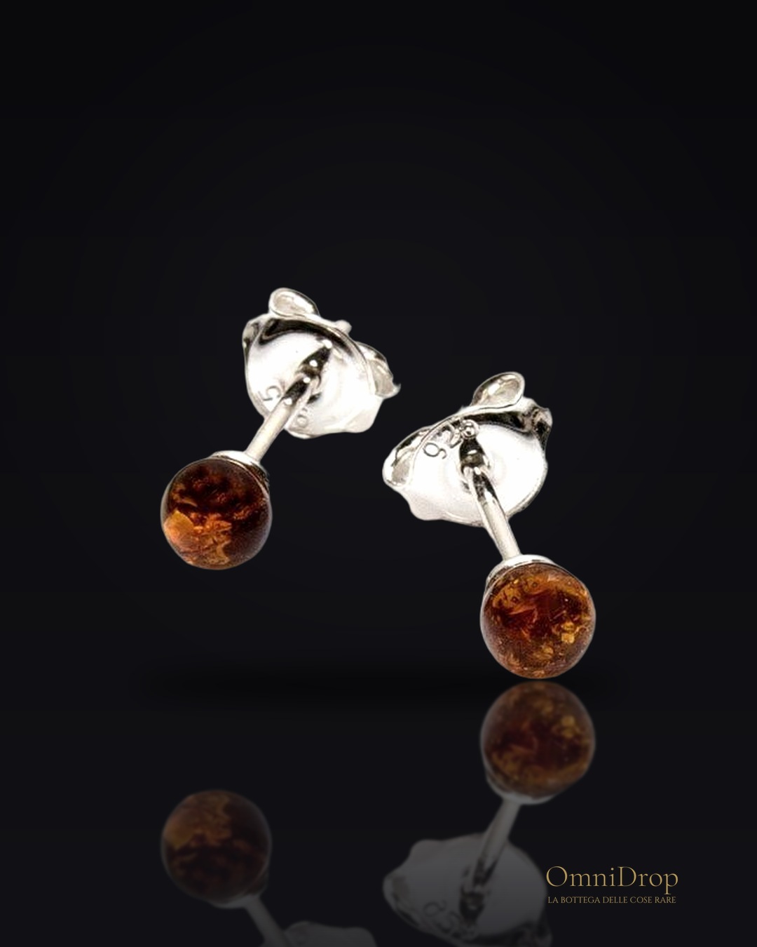 Orecchini di ambra del Mar Baltico con pallina di ambra cognac e argento 925 rodiato, un tocco di eleganza per ricordar