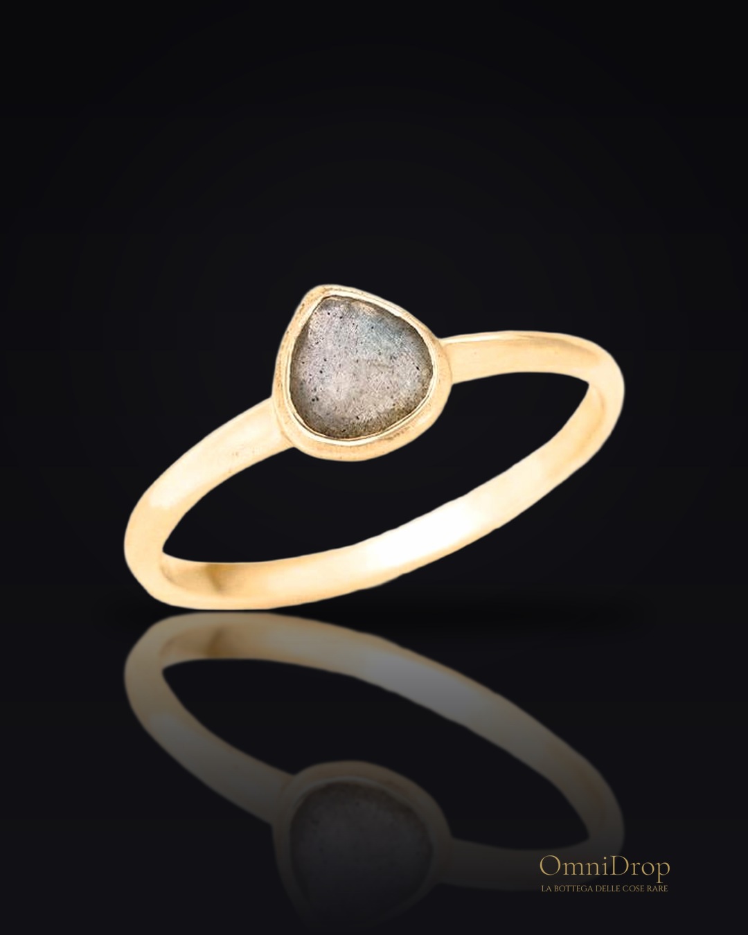 Anello cuore in labradorite 6 mm, argento placcato oro, per custodire il tuo amore