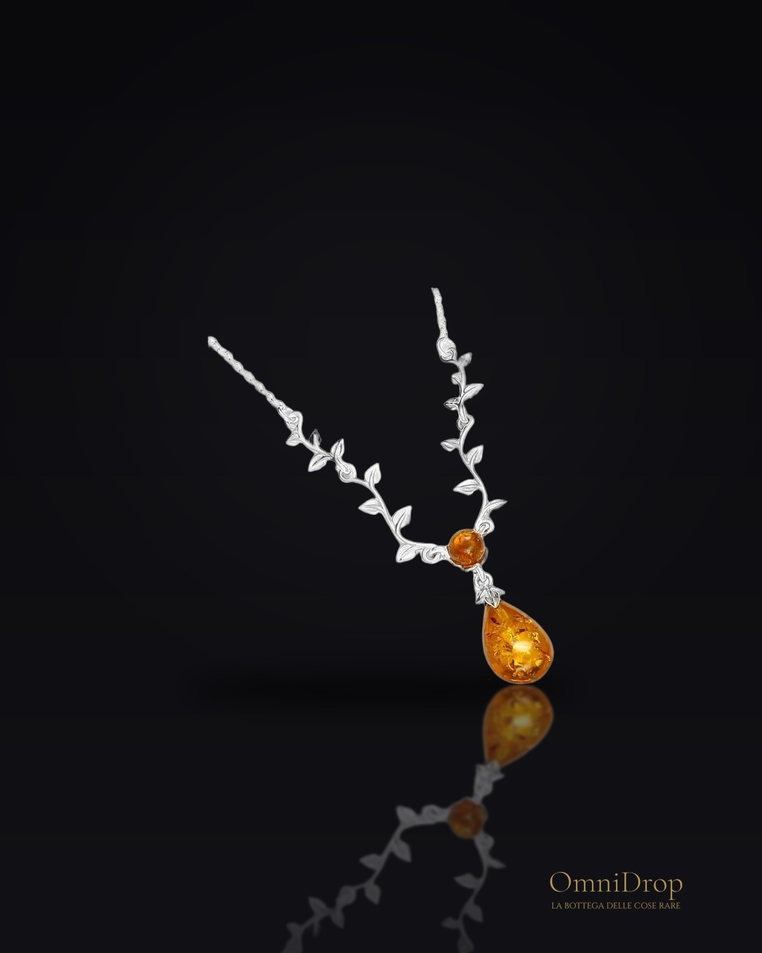 Collana foglia ambra cognac, per portare il tuo spirito nobilissimo