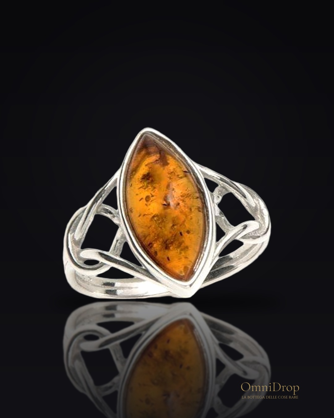 Anello ambra cognac, navigare nel tempo