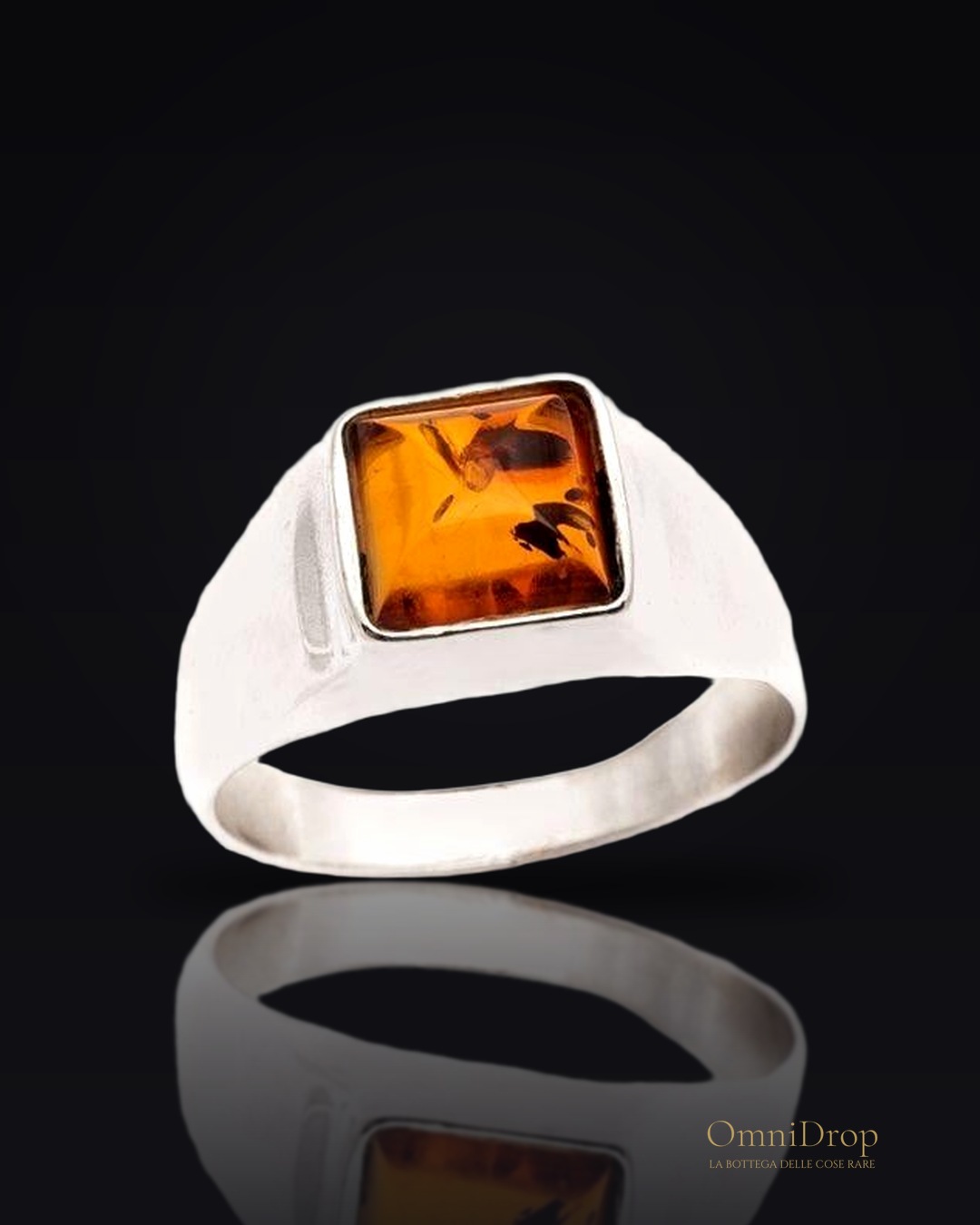 Anello sigillo quadrato con ambra cognac, ricordo duraturo