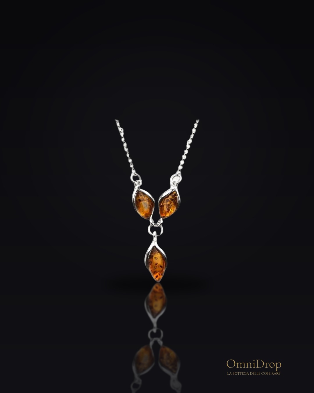 Collana con navetta ambra e perline d'argento 925, per evocare la luce del passato