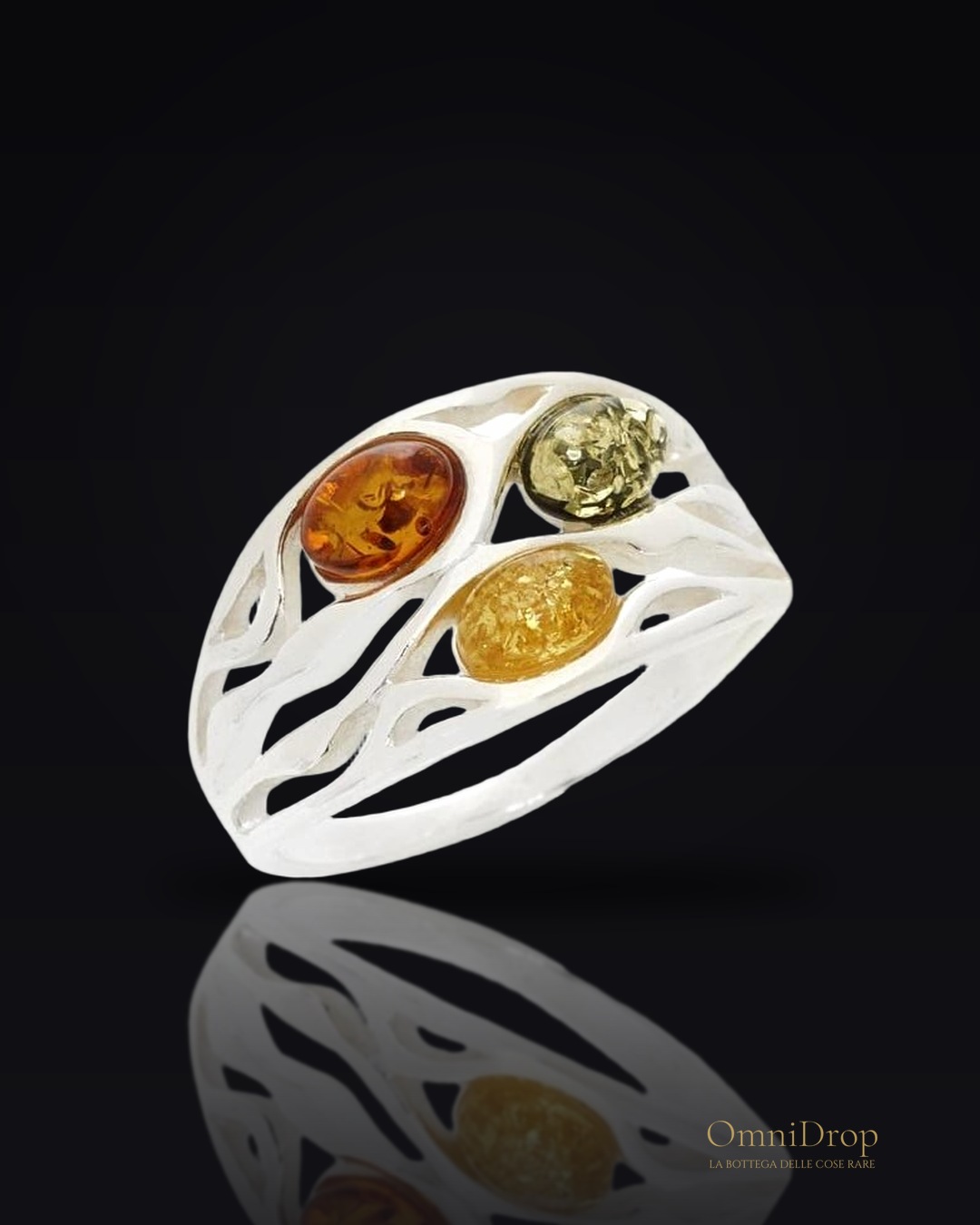 Anello con ambra di ambra del Mar Baltico ovale in argento rodiato, per portare con te un ricordo naturale