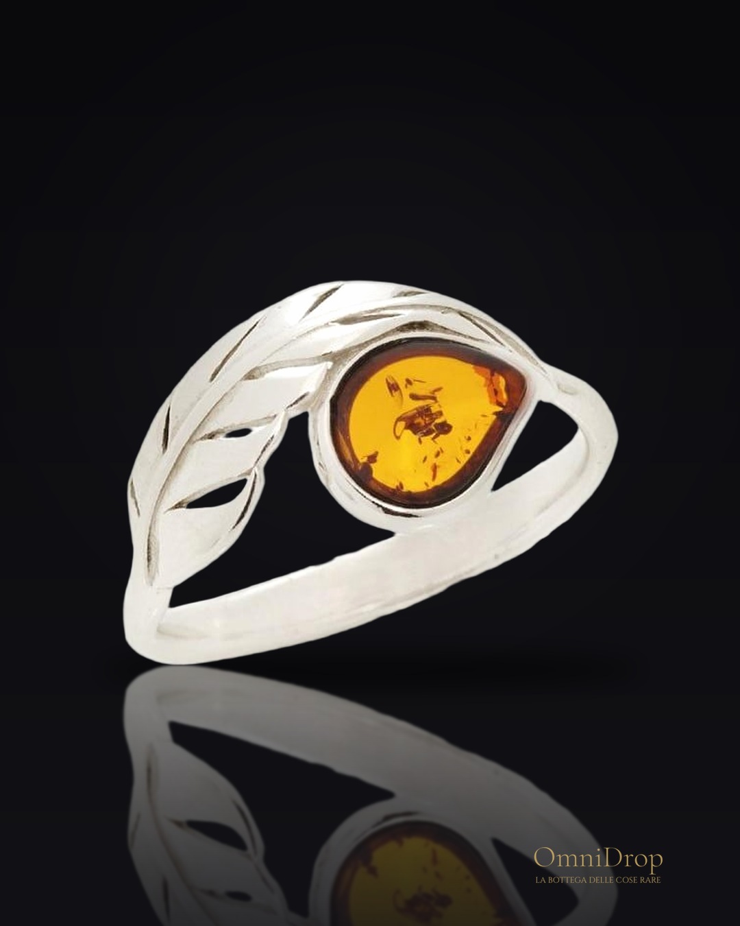 Anello con ambra del Mar Baltico in argento 925 a tono, per portare con te la luce del mare