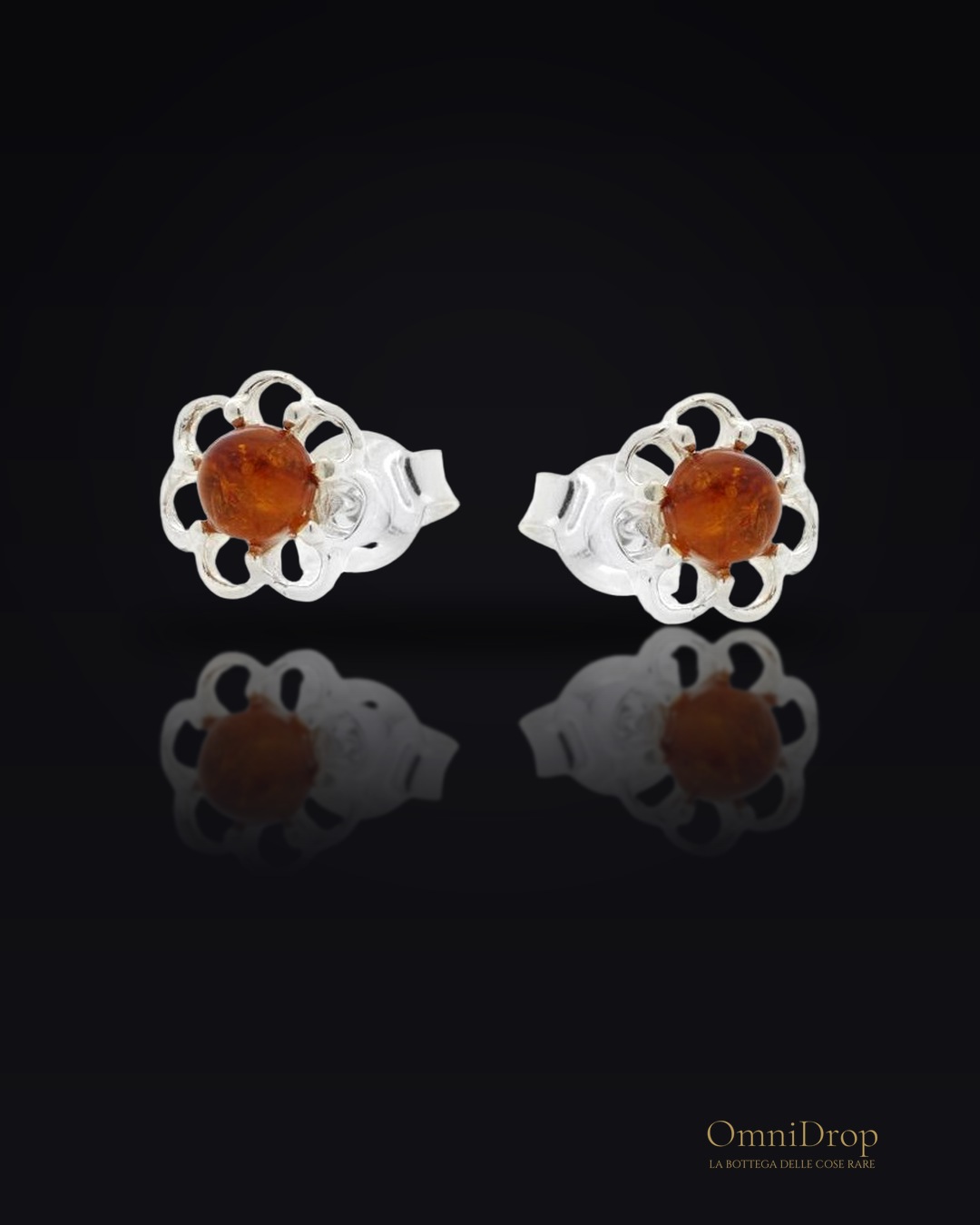 Orecchini in argento rodiato con ambra cognac, per custodire la tua luce interiore