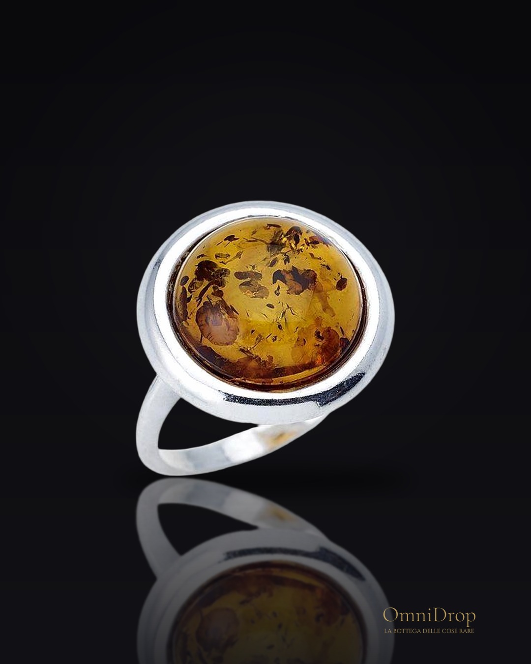 Anello pietra tonda ambra cognac, per portare con te un'intenzione