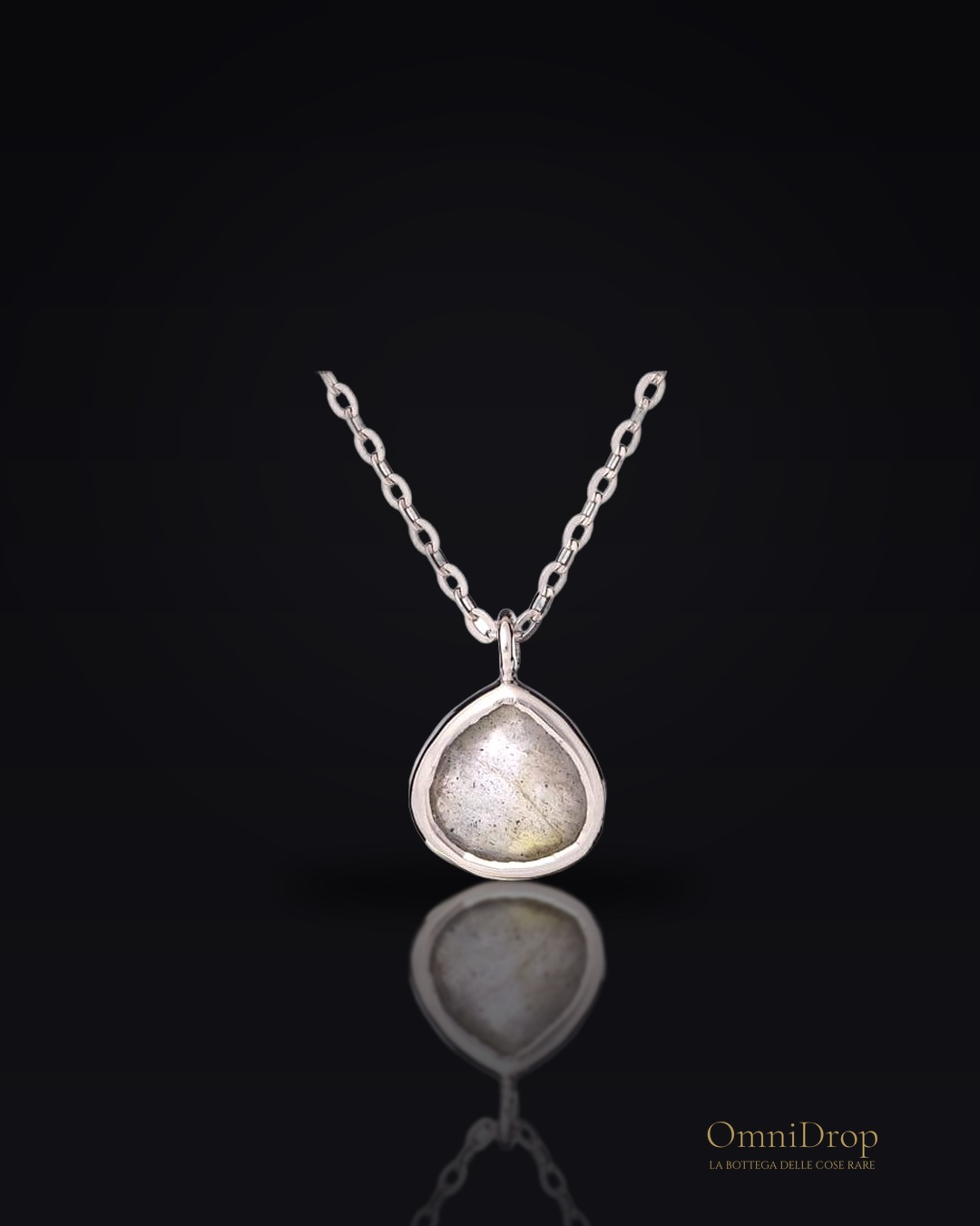 Collana cuore in argento 925 rodiato con labradorite, per custodire il tuo amore