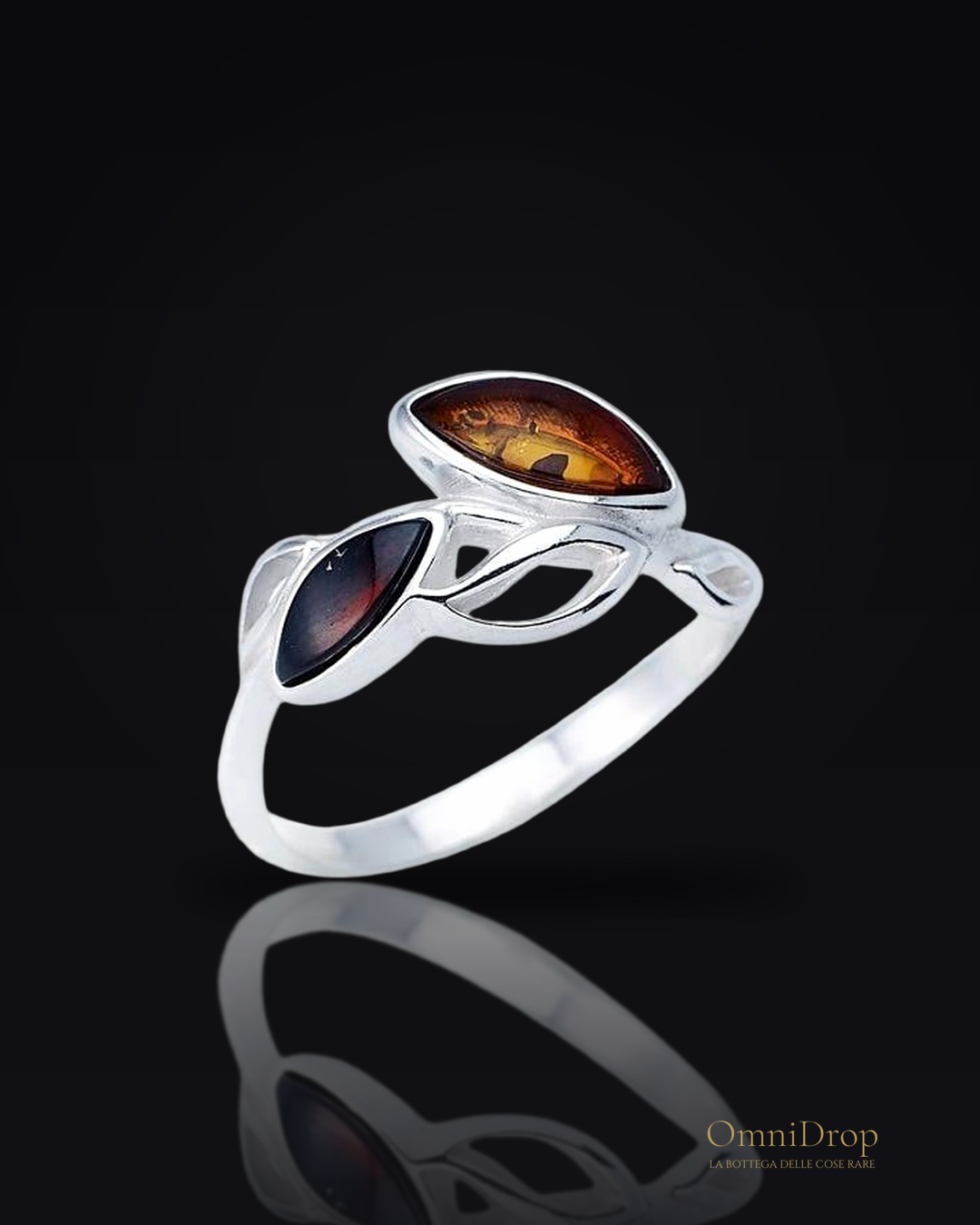 Anello di ambra baltica multicolore in argento rodiato, per custodire la tua luce