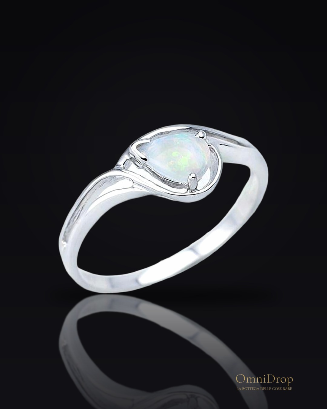 Anello opale bianco australiano, per racchiudere la purezza