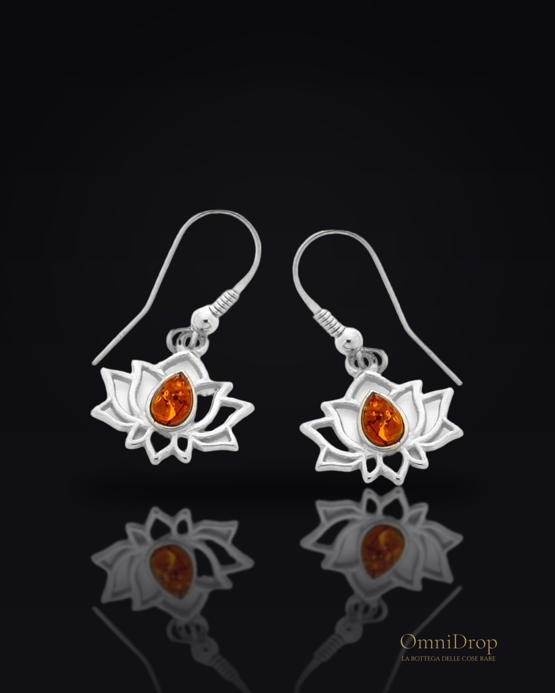Orecchini pendenti lotus con ambra cognac, per evocare l'estate