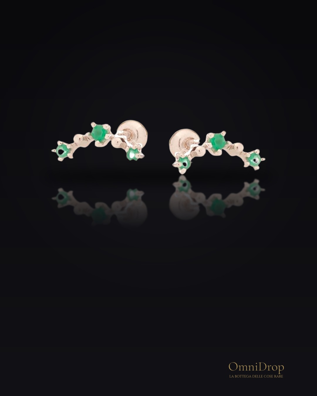 Piercing in argento rodiato con onice verde naturale, per celebrare la tua autenticità