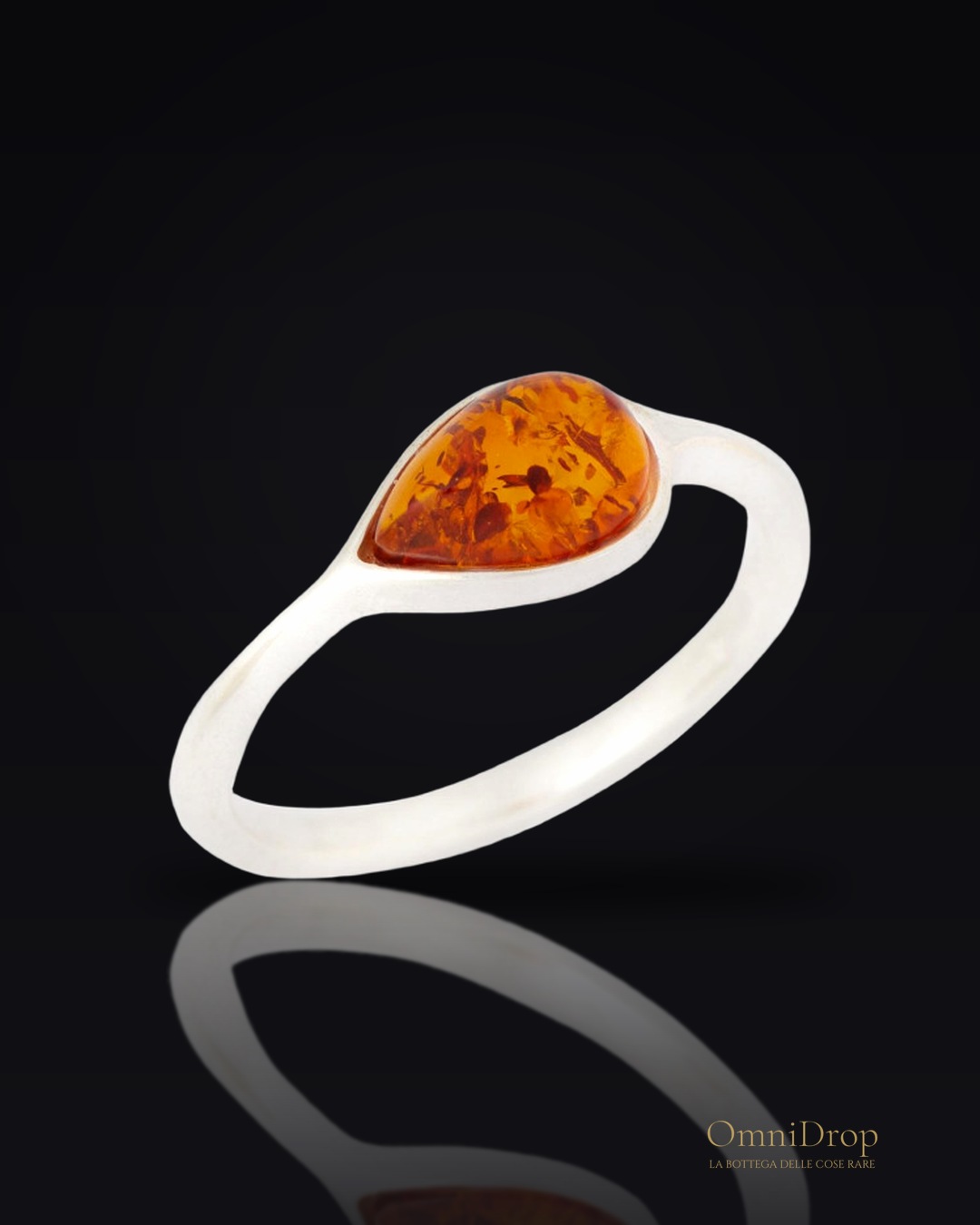 Anello in argento con ambra dal Mar Baltico, per ricordare le bellezze naturali