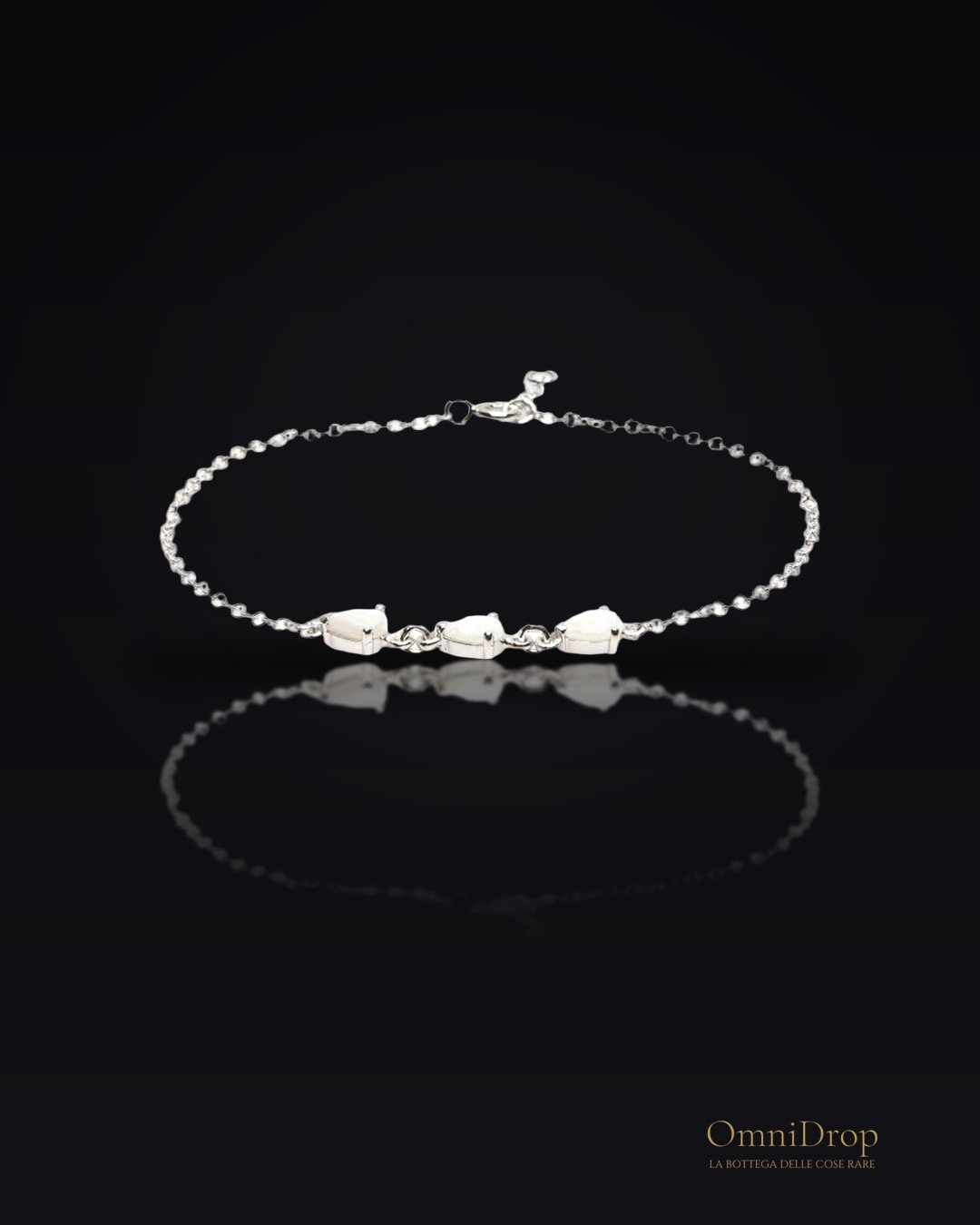 Bracciale in argento rodiato con opale bianco, per illuminare ogni tuo gesto