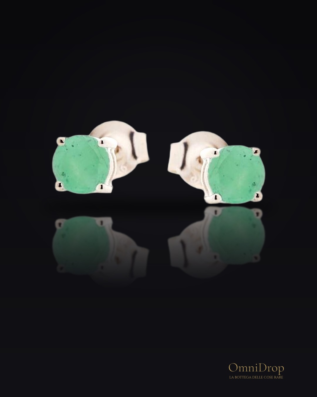 Orecchini rotondi in argento rodiato con avventurina verde, per custodire serenità