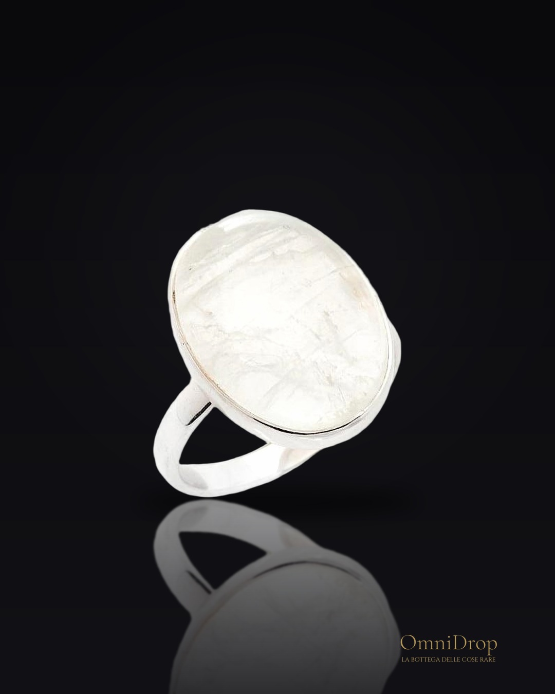 Anello pietra lunare, per evocare la luce della tua anima