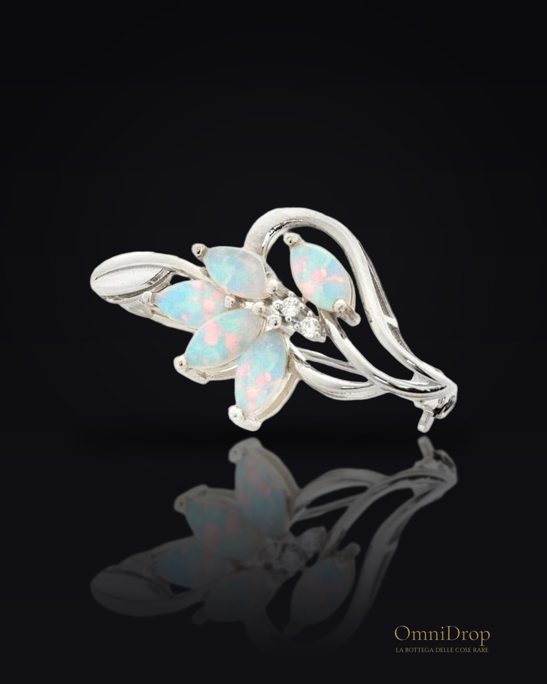 Spilla in argento con opale e zircone, per simbolo di stabilità.