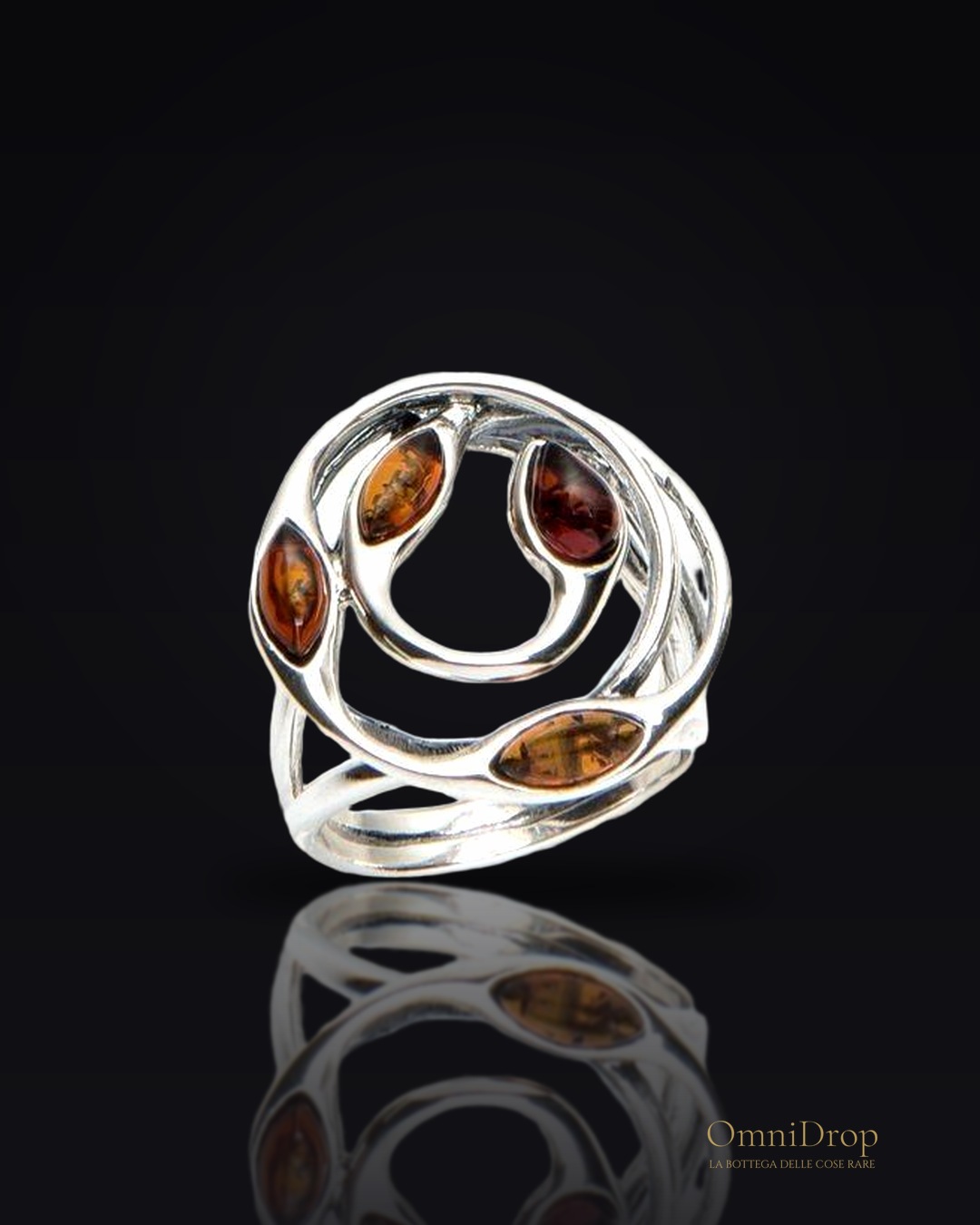 Anello ambra cognac, per raccontare storie marittime