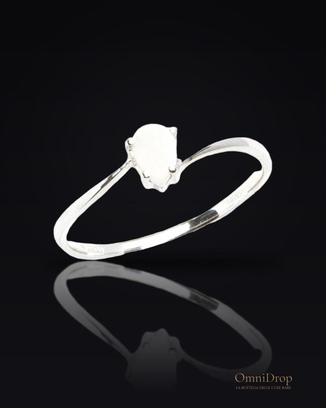 Anello con goccia di opale bianco, per portare l'australiana pietra del destino