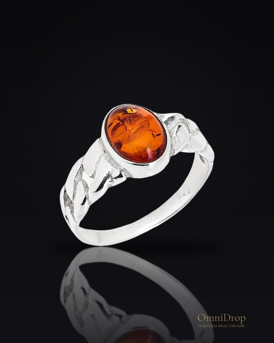 Anello sigillo con ambra naturale tonda di cognac in argento 925 placcato in rodio