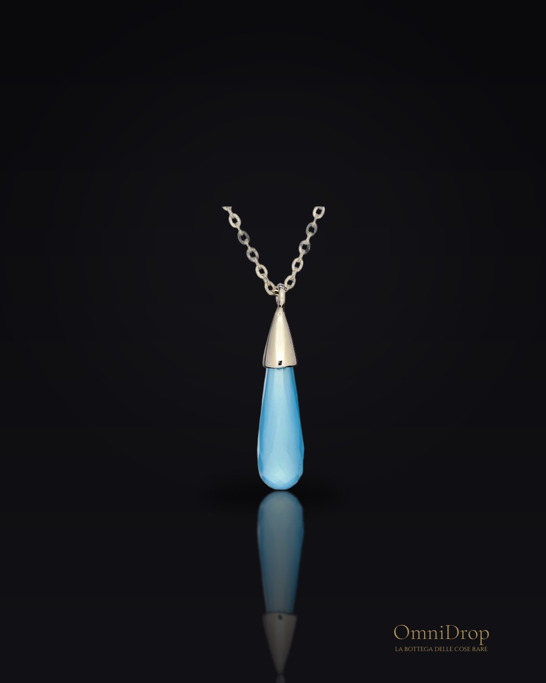 Collana in calcedonio verde tinto su argento rodiato 925, Serenità da portare con sé