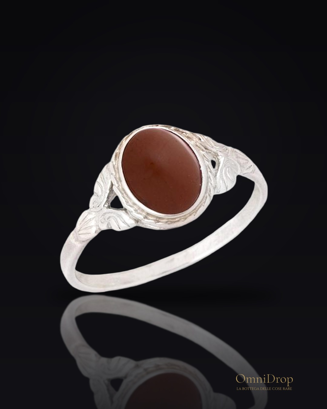 Anello in argento 925 invecchiato con diaspro rosso naturale, per custodire la tua forza