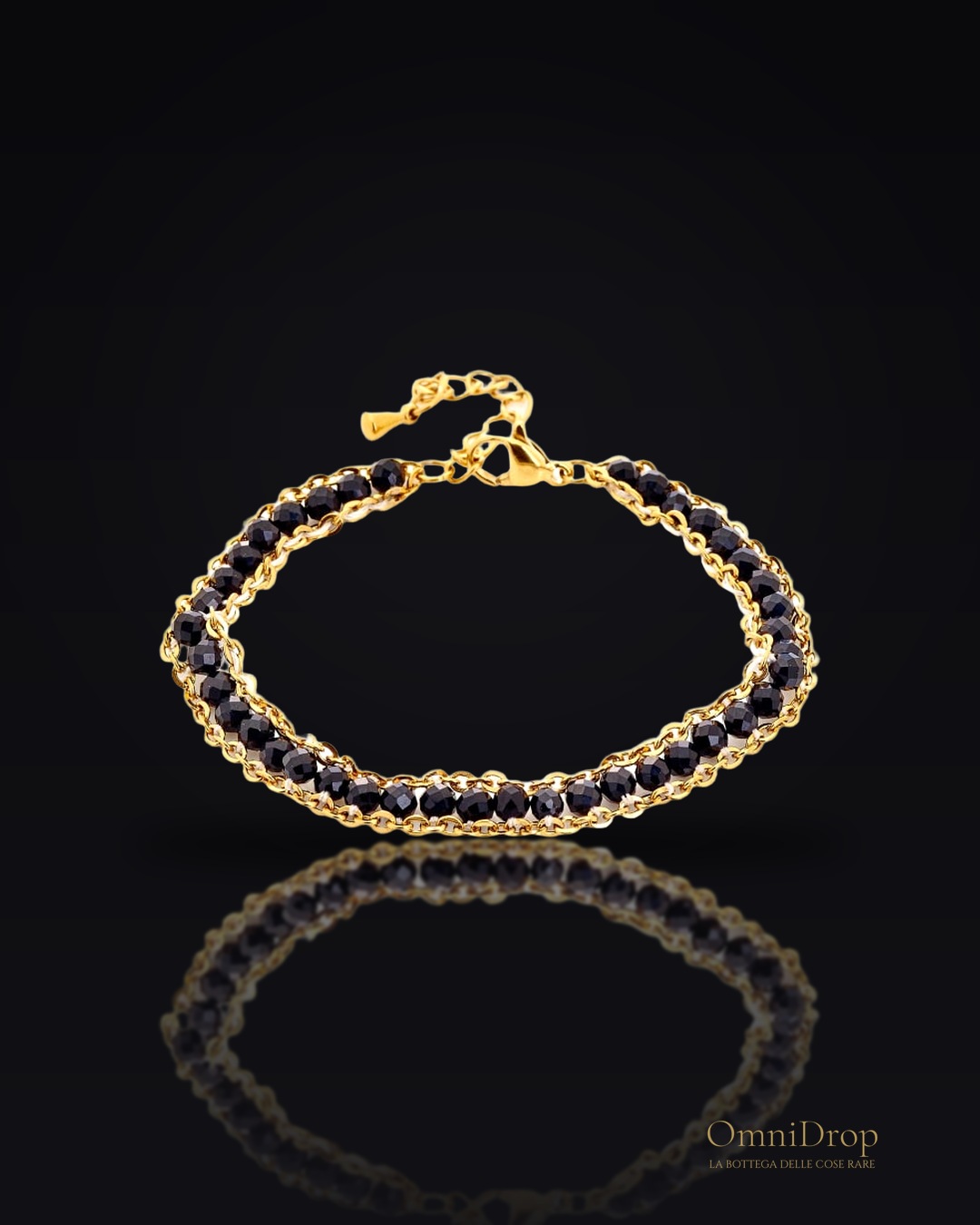 Bracciale in onice nera con acciaio dorato, per custodire la tua forza interiore