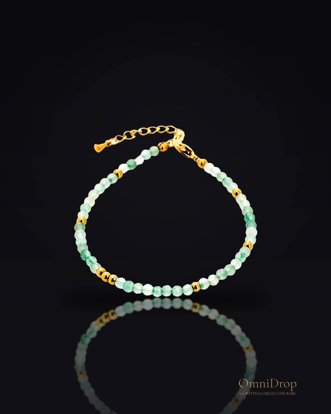Bracciale in avventurina verde e acciaio dorato, per custodire la tua serenità