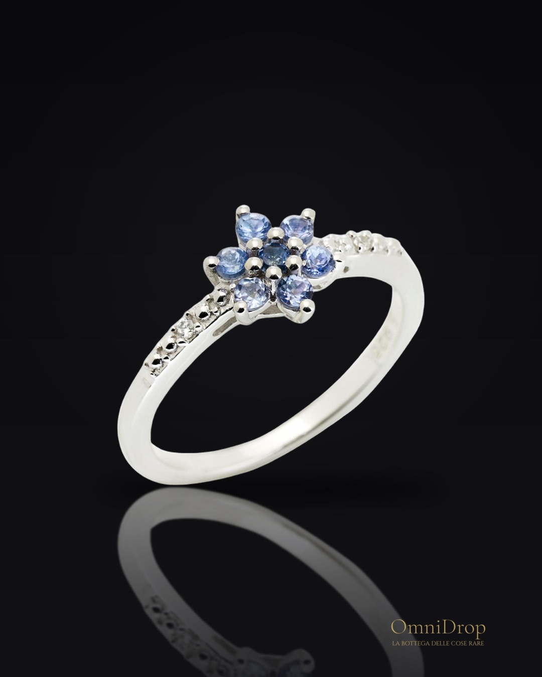 Anello fiore tanzanite blu, per evocare l'essenza del cielo